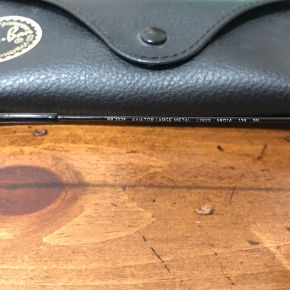 Black Ray-Ban Aviators - Picture 3 of 5